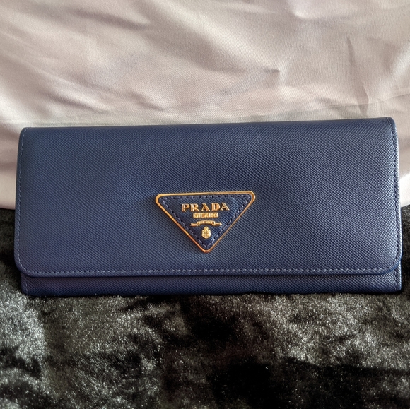 Prada Handbags - Prada saffiano wallet